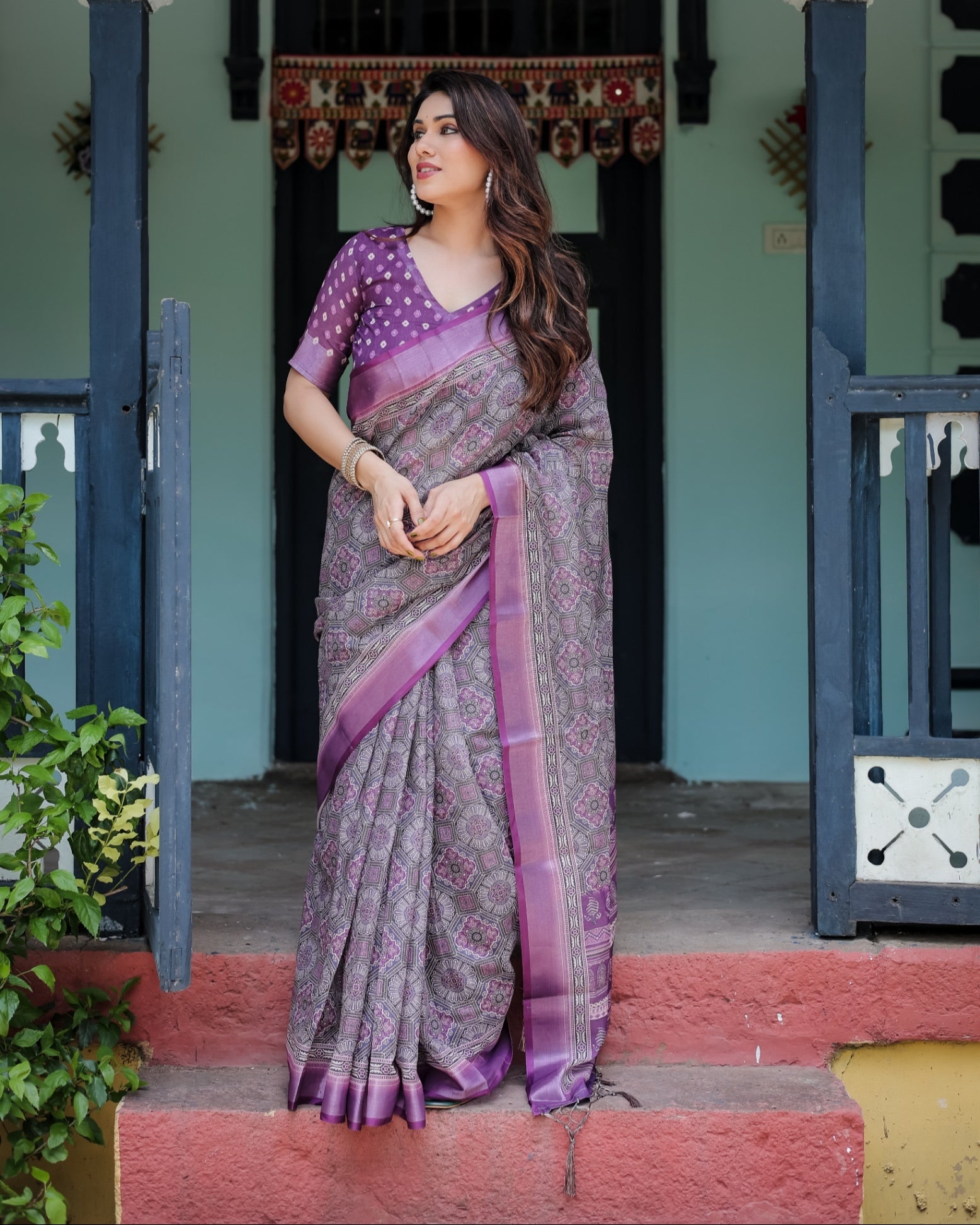 Elegant Purple Cotton Linen Saree with Geometric Motif and With Unstitched Blouse