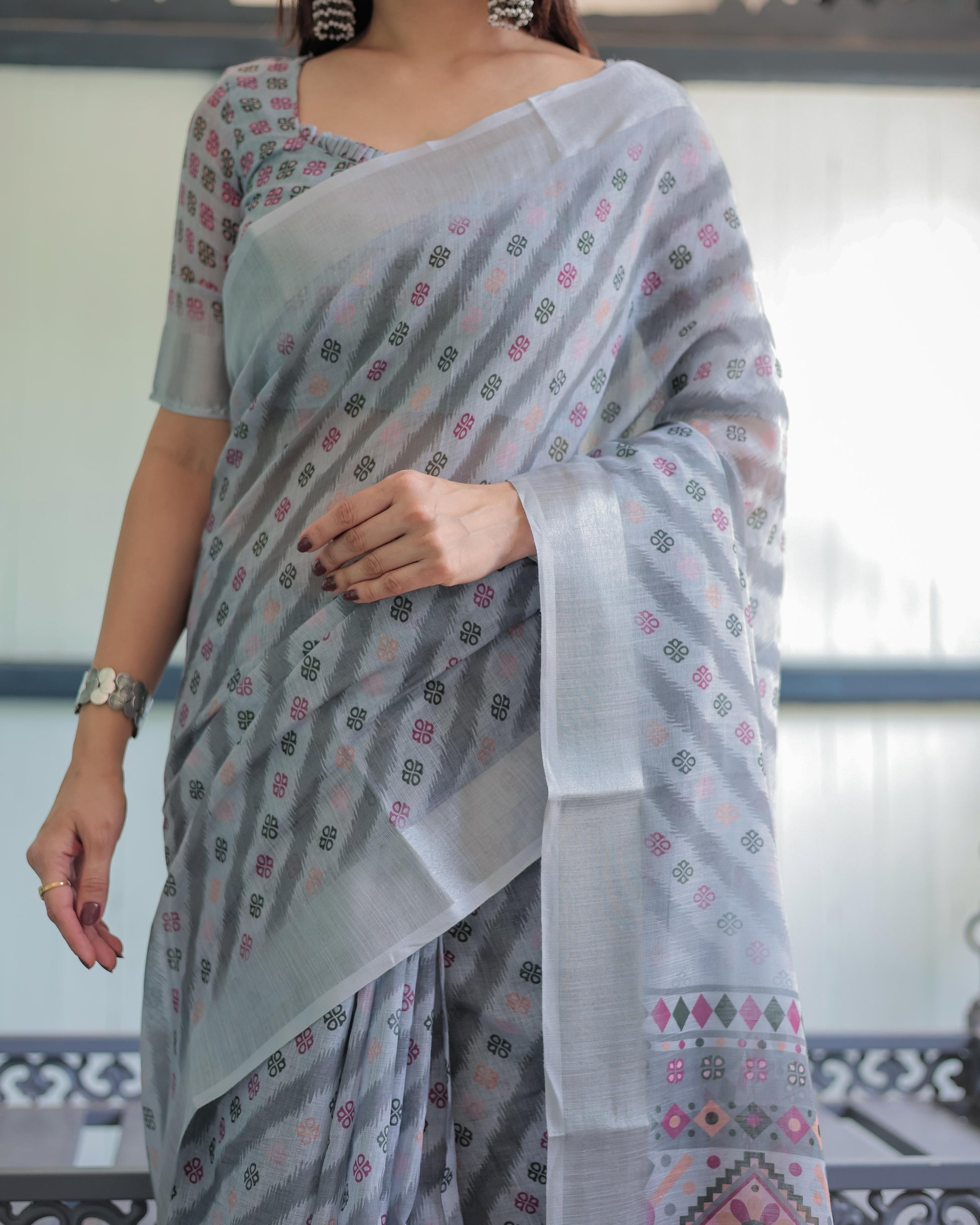 Grey Pastel Geometric & Floral Print Pure Cotton Linen Saree and Tassels With Unstitched Blouse