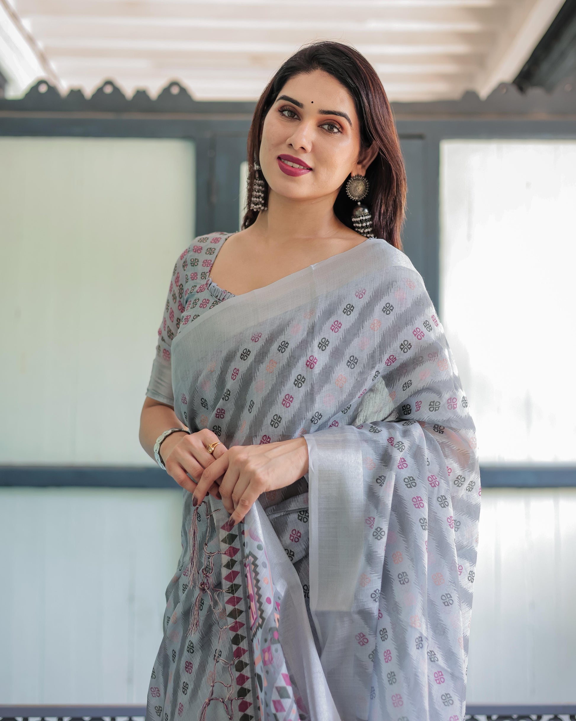 Grey Pastel Geometric & Floral Print Pure Cotton Linen Saree and Tassels With Unstitched Blouse