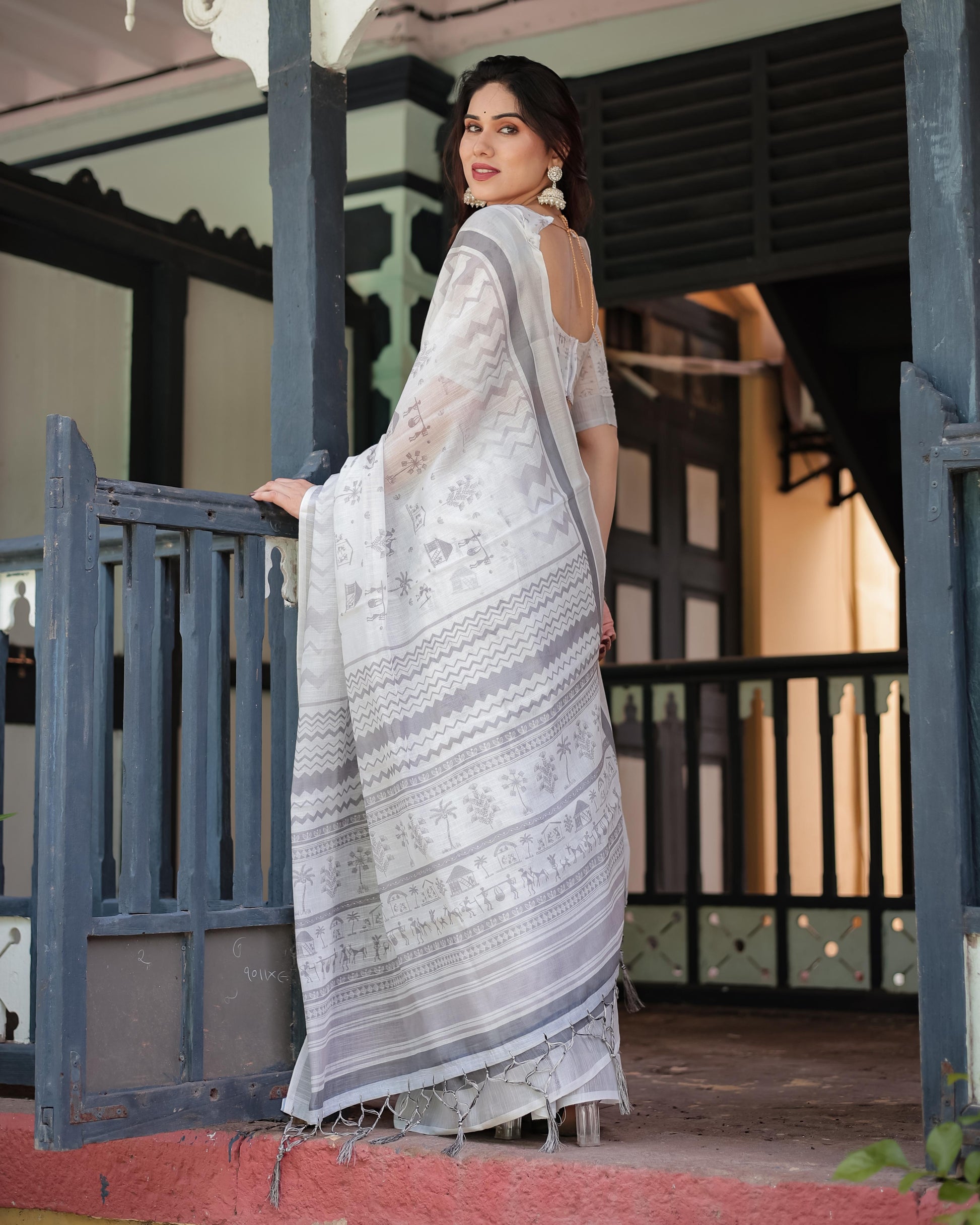 Elegant Pure Cotton Linen Saree with Intricate Grey and White Pattern, Complete and Tassels With Unstitched Blouse