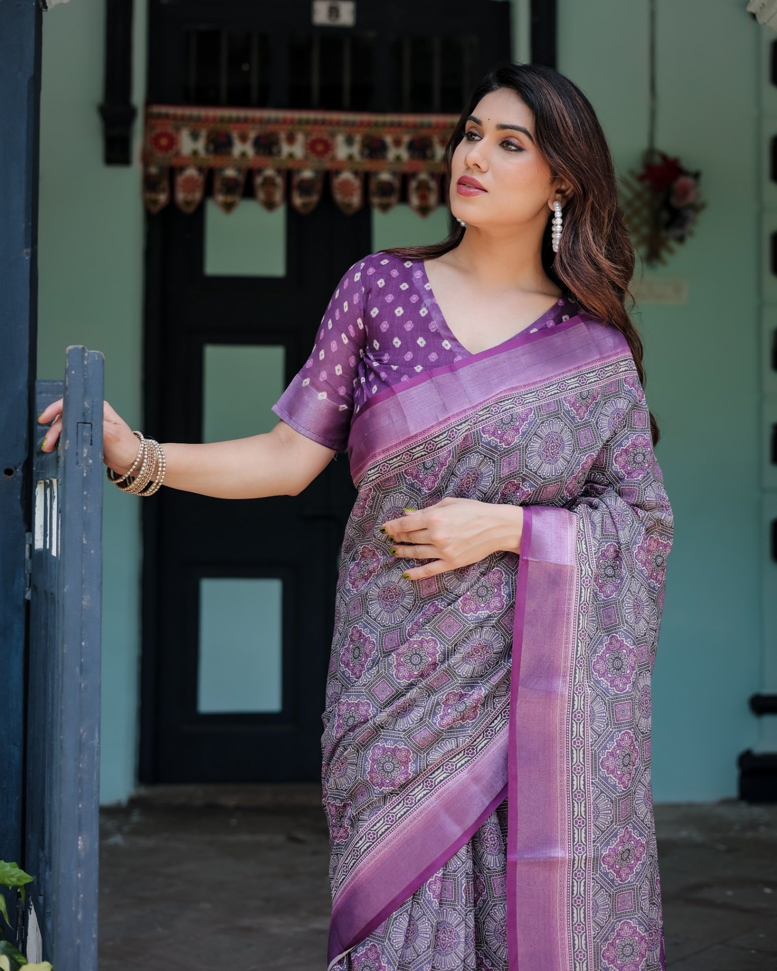 Elegant Purple Cotton Linen Saree with Geometric Motif and With Unstitched Blouse
