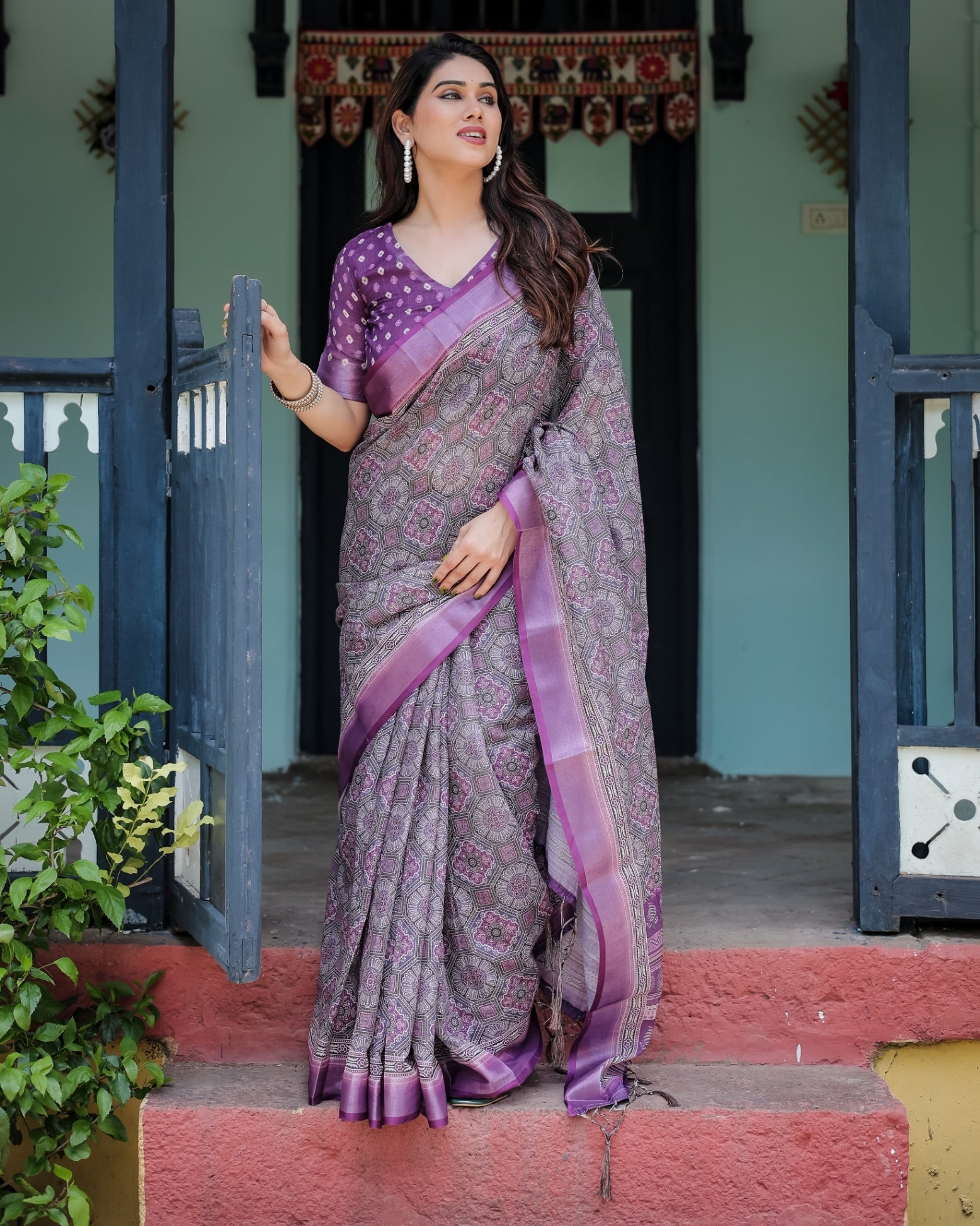 Elegant Purple Cotton Linen Saree with Geometric Motif and With Unstitched Blouse
