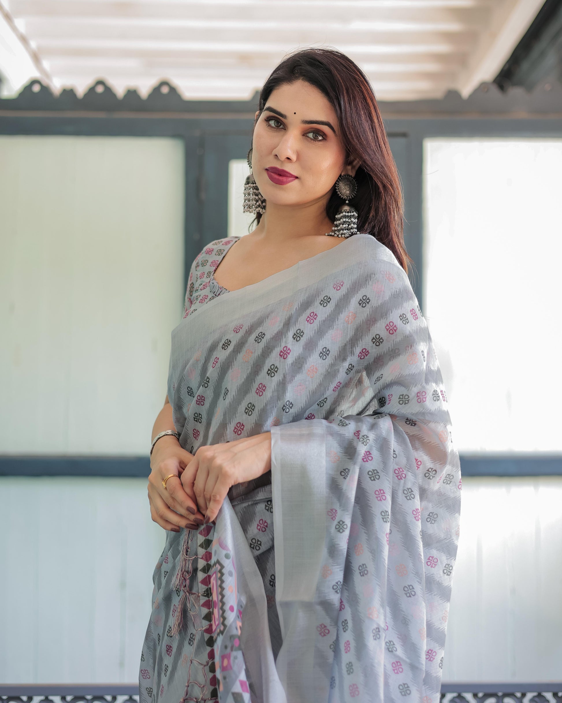 Grey Pastel Geometric & Floral Print Pure Cotton Linen Saree and Tassels With Unstitched Blouse