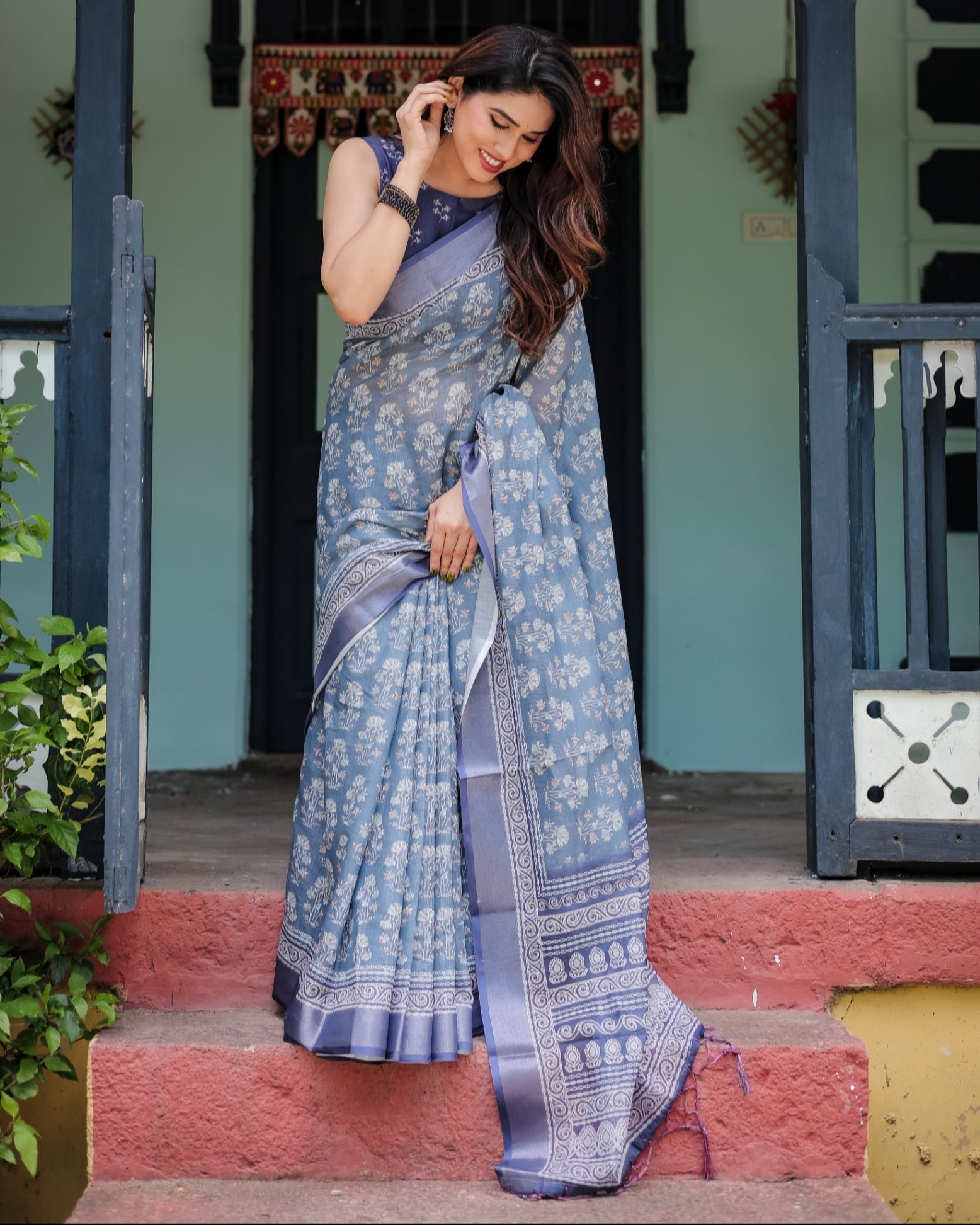 Elegant Blue Pure Cotton Linen Saree with Floral Pattern And Tassels on Edges With Unstitched Blouse