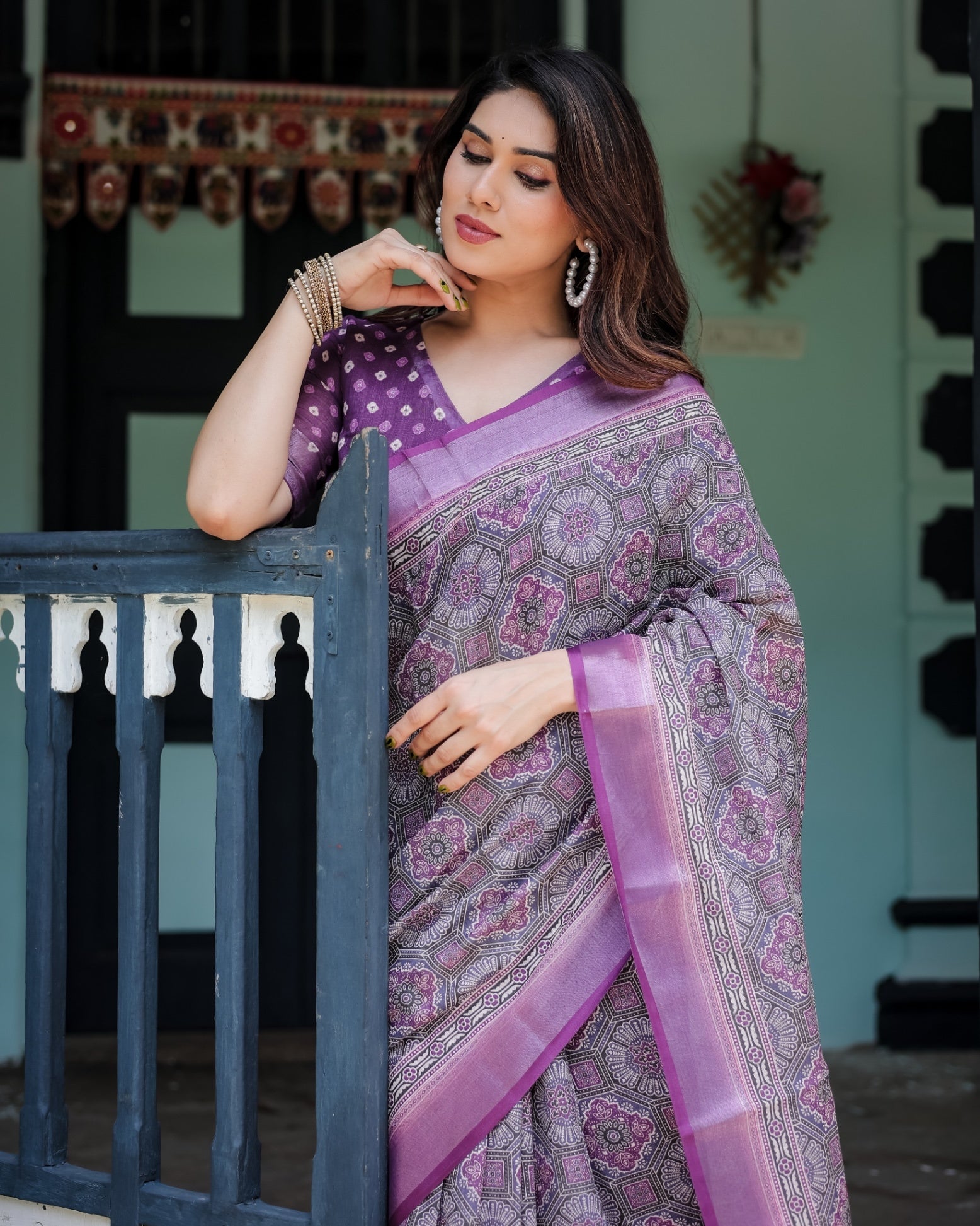 Elegant Purple Cotton Linen Saree with Geometric Motif and With Unstitched Blouse