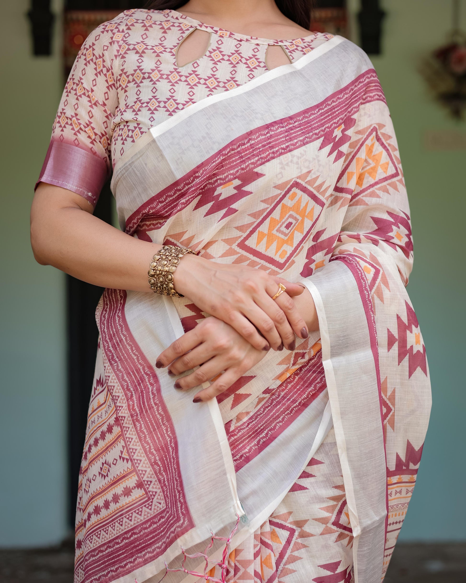 Cream and Maroon Geometric Printed Pure Cotton Linen Saree and Tassels With Unstitched Blouse